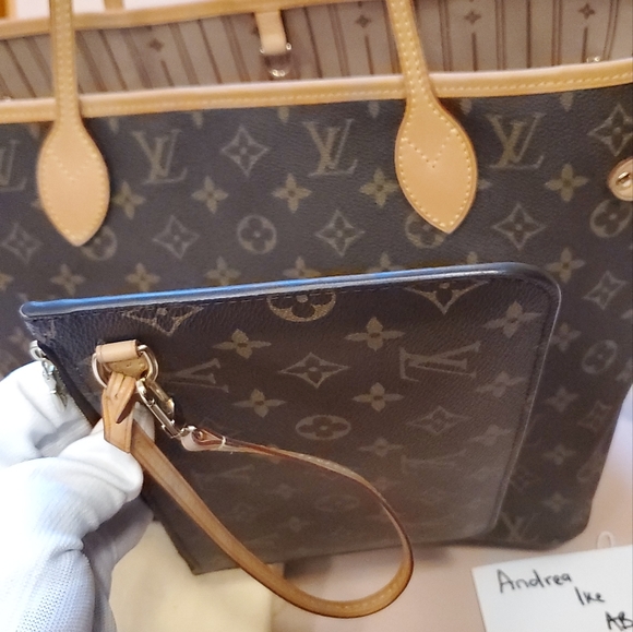 Louis Vuitton Neverfull MM with pouch in Beige Interior. - Picture 12 of 17